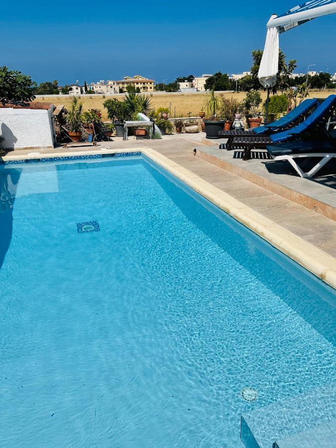 Peaceful Townhouse With Private Pool Near The Sea Apartment Paphos Exterior foto