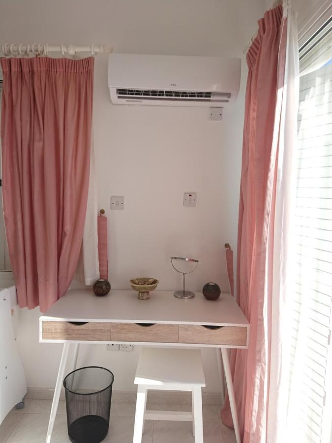 Peaceful Townhouse With Private Pool Near The Sea Apartment Paphos Exterior foto