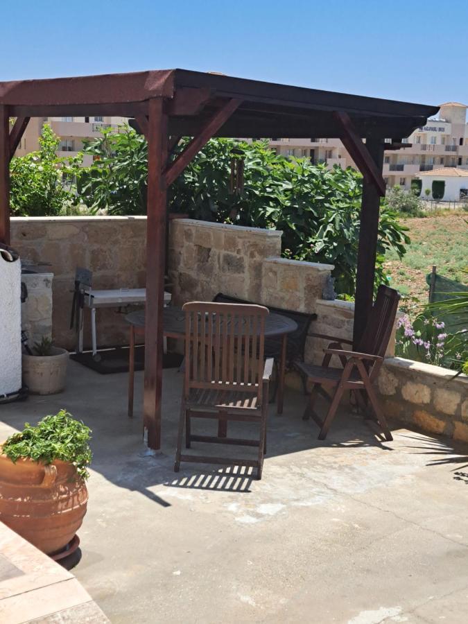 Peaceful Townhouse With Private Pool Near The Sea Apartment Paphos Exterior foto