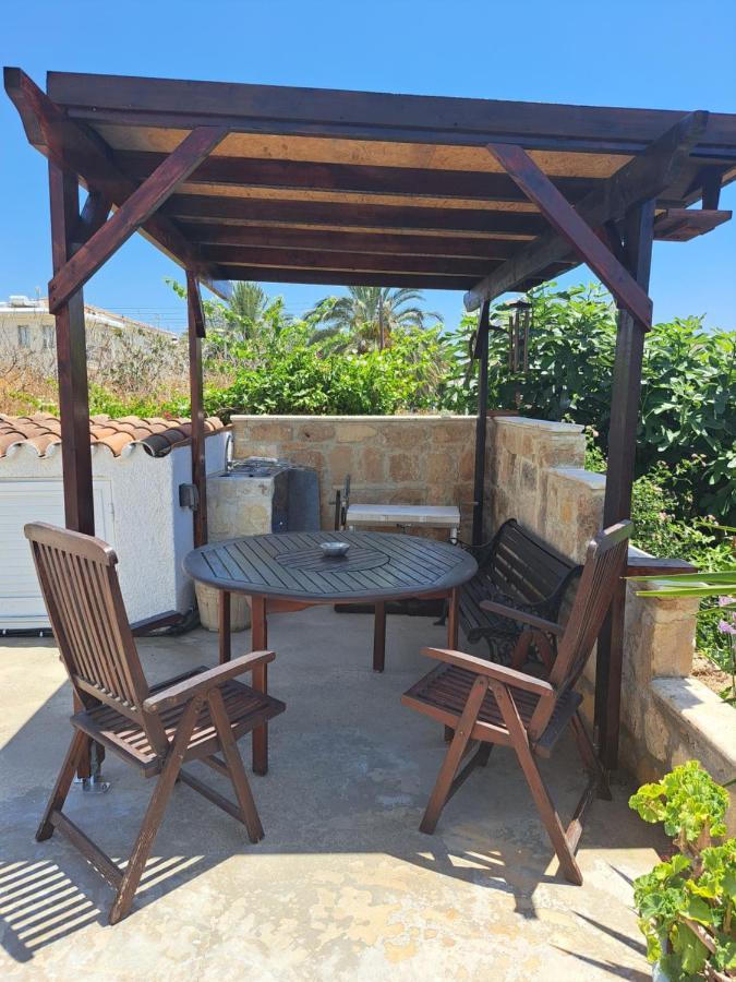 Peaceful Townhouse With Private Pool Near The Sea Apartment Paphos Exterior foto